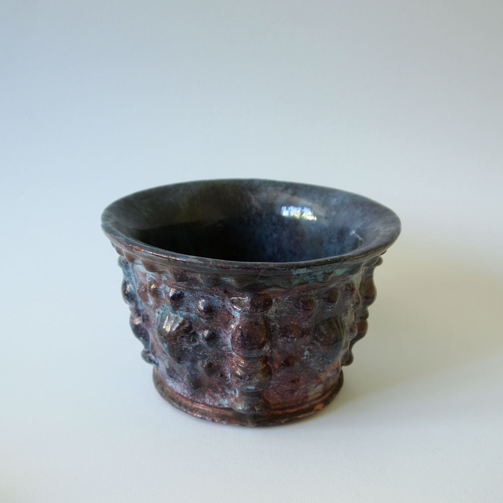 Un mortero de cerámica del ceramista Daniel Zuloaga Boneta. Una cerámica de taller muy hermosa de la obra de este ceramista de estudio de Segovia, España.