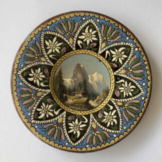 MUSÉE CÉRAMIQUE - Assiette illustrée de Thoune avec Wellhorn et Wetterhorn – Majolique Thuner (Thoune)