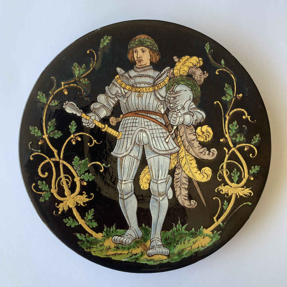 Friedrich Ernst FRANK (* 1862, † 1920) pour Johann WANZENRIED - Assiette en majolique de Thoune avec chevalier du XVIe siècle