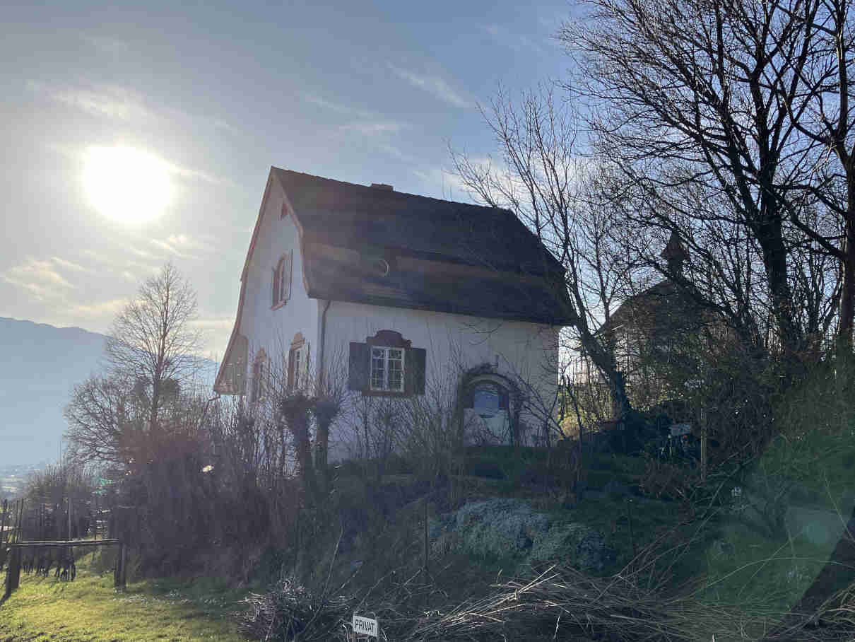 Hedwig Scherrer House (Villa Scherrer) seen from the side.