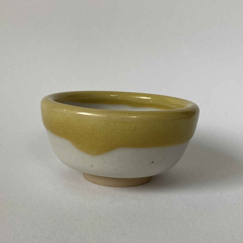 Heidi KIPPENBERG (* 1941) – Ciotola gialla e bianca - studio ceramica - immagine 3