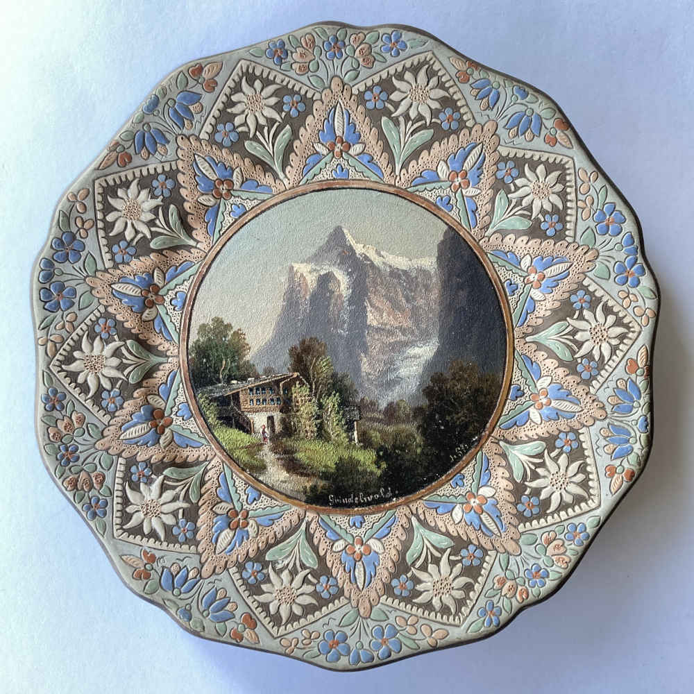 Johann WANZENRIED (* 1847, † 1895) – Piatto con Grindelwald (Jean Stauffer) – Maiolica di Thun (Thoune)