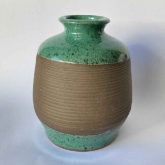 Karl JÜTTNER (* 1921, † 2006) - Jarrón verde con estrías sin esmaltar - Cerámica de taller
