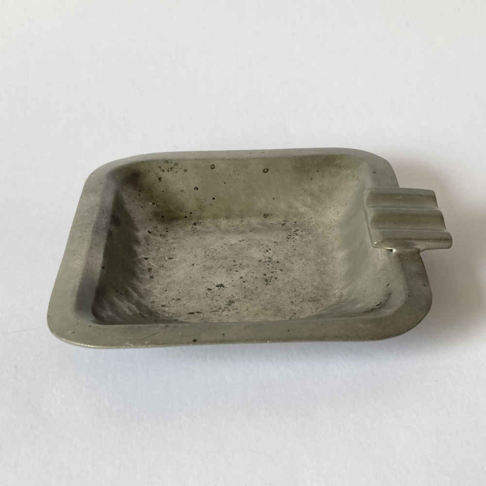 Karl RAICHLE (* 1889, † 1965) pour MEERSBURGER ZINNSCHMIEDE – Cendrier modèle 730 de style Bauhaus – Image 2