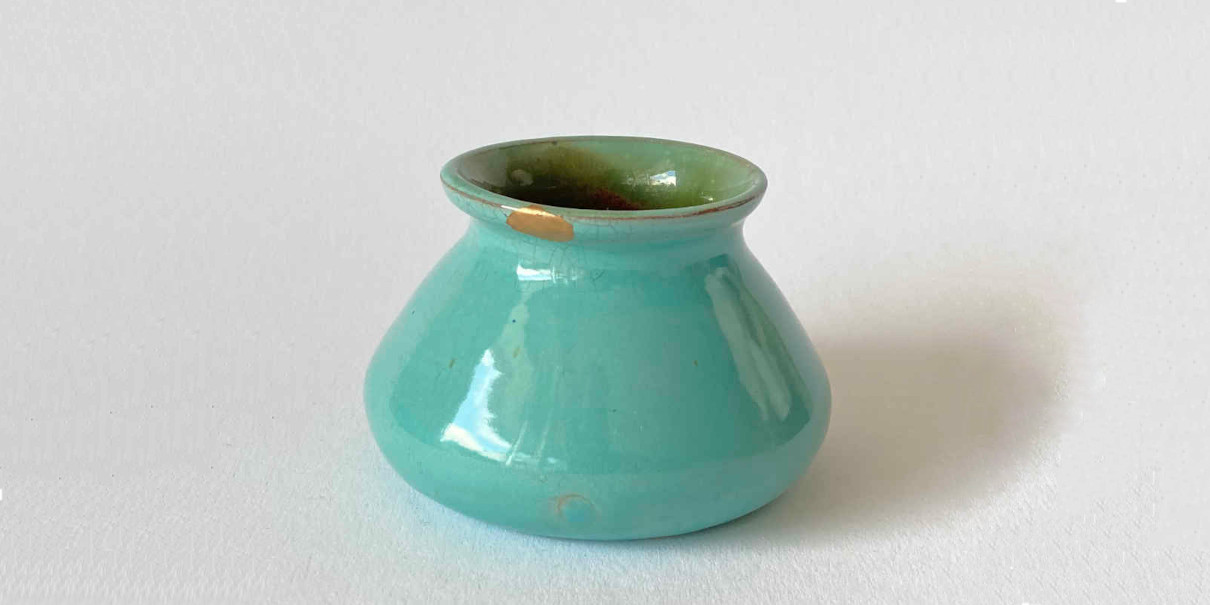 Reparación de cerámica japonesa con la técnica kintsugi, en Zúrich, Suiza, puede conseguir reparación de cerámica japonesa con polvo de oro, latón o plata, en el servicio de reparación de cerámica Kintsugi.