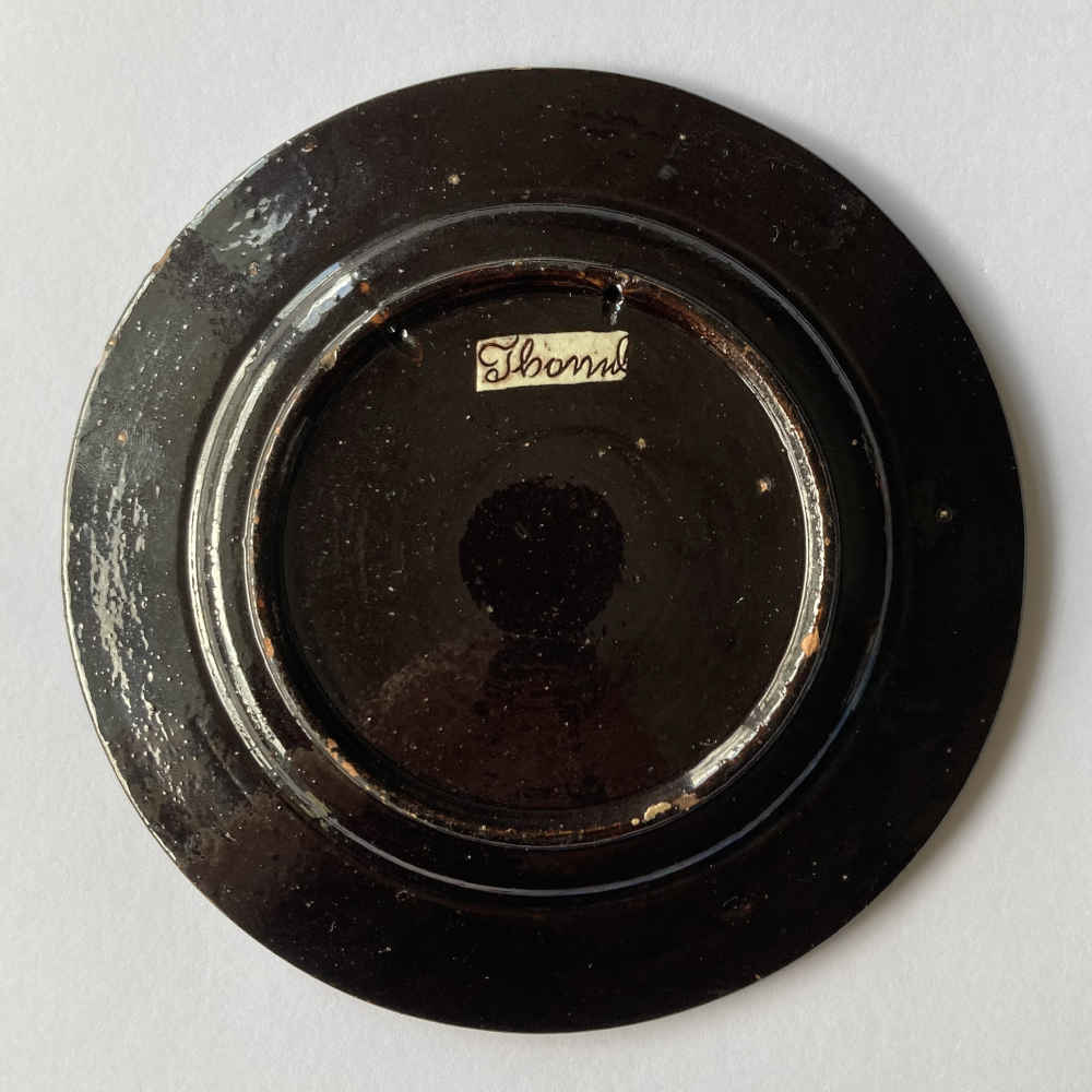 Maiolica di Thun – Piccolo piatto con la prateria del Grütli davanti al Grande e al Piccolo Mythen - immagine 12