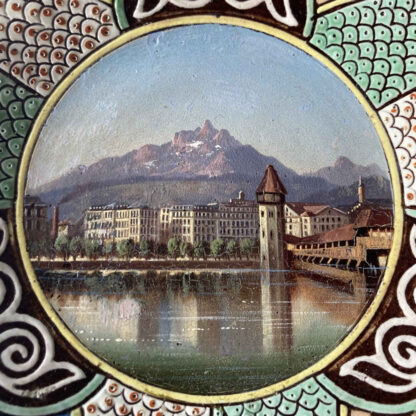 Majolique de Thoune – Assiette avec le pont Kapellbrücke de Lucerne devant le mont Pilate – Image 2