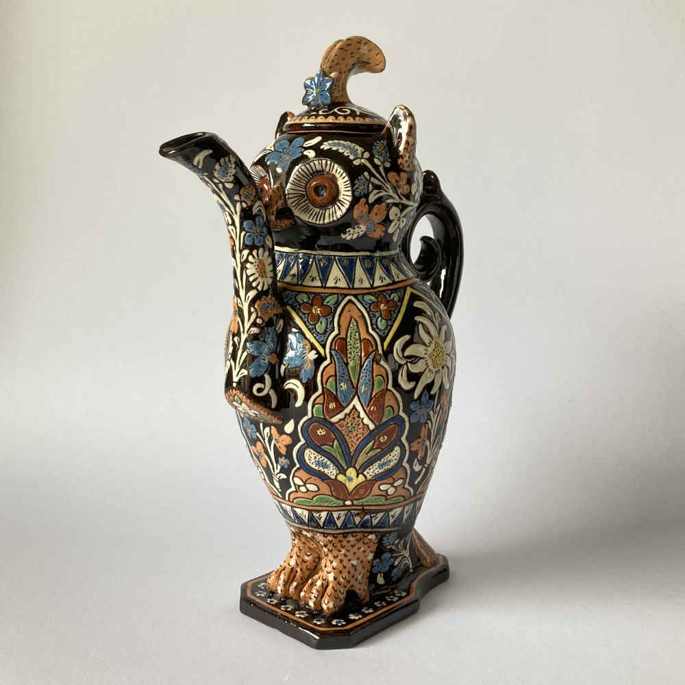 Majolique de Thoune – Chouette servant de théière / cafetière avec une fleur bleue sur la crête – Image 2