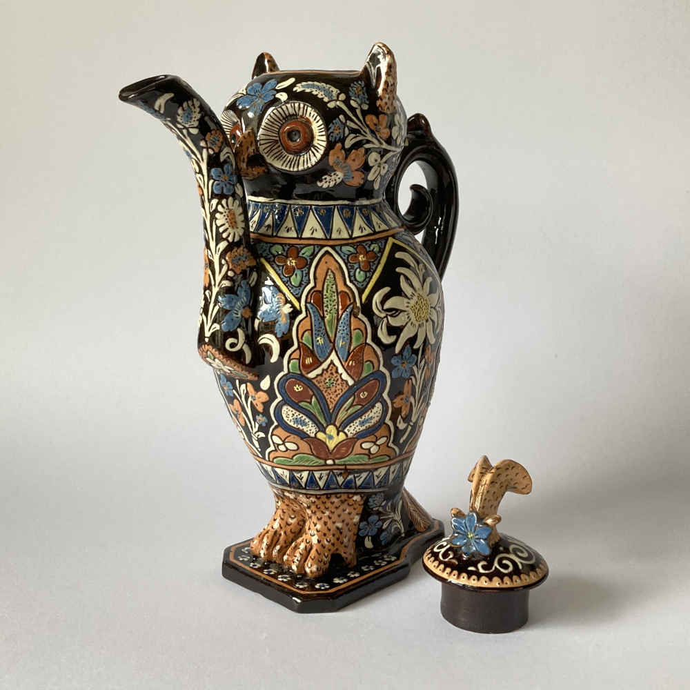 Majolique de Thoune – Chouette servant de théière / cafetière avec une fleur bleue sur la crête – Image 7