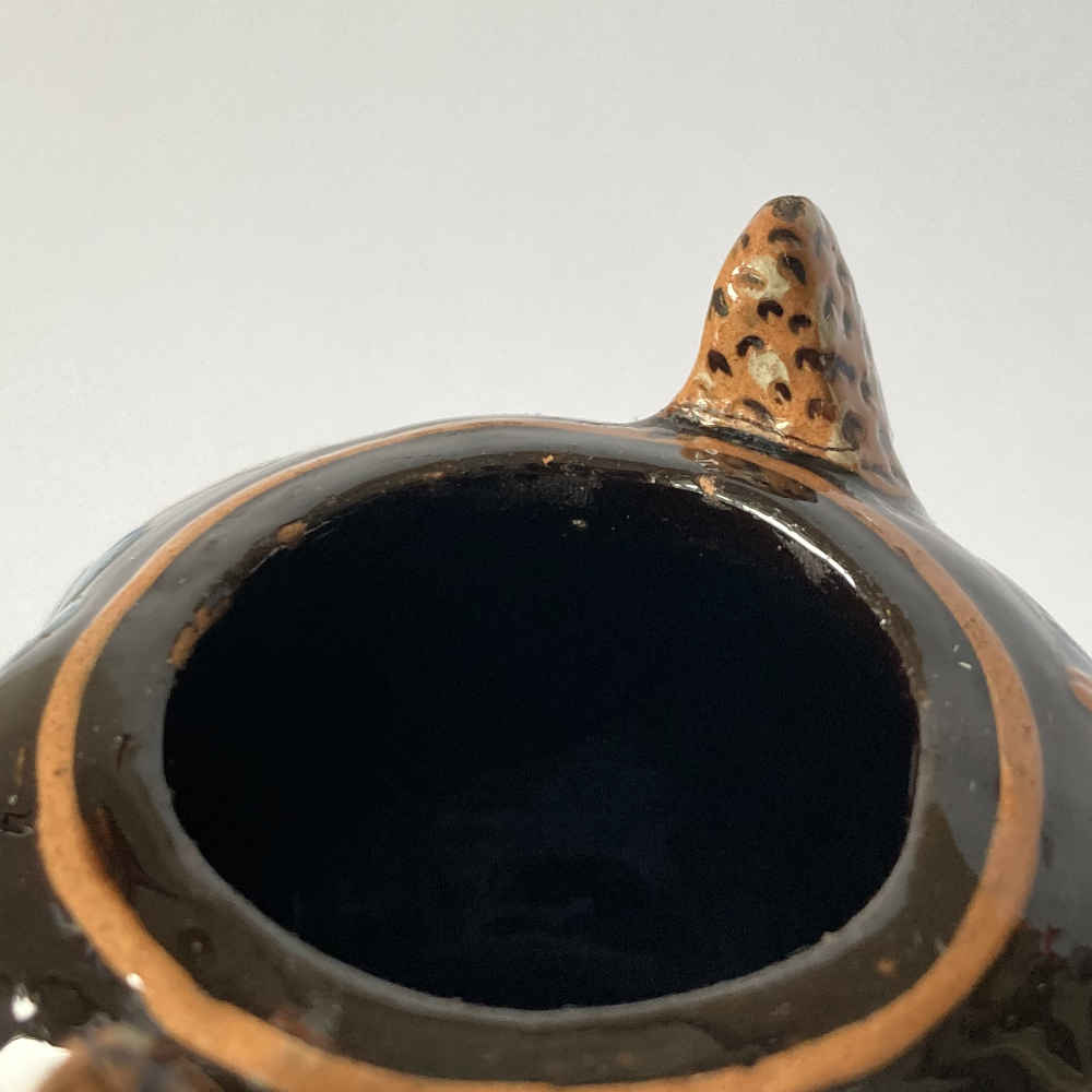 Majolique de Thoune – Chouette servant de théière / cafetière avec une fleur bleue sur la crête – Image 13