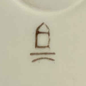 Marchio di porcellana di Burg Giebichenstein: Marchio del castello (casa sopra la linea e l'arco)