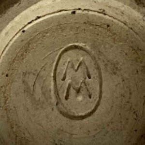 Marke von Mario Mascarin: M über M im Oval.