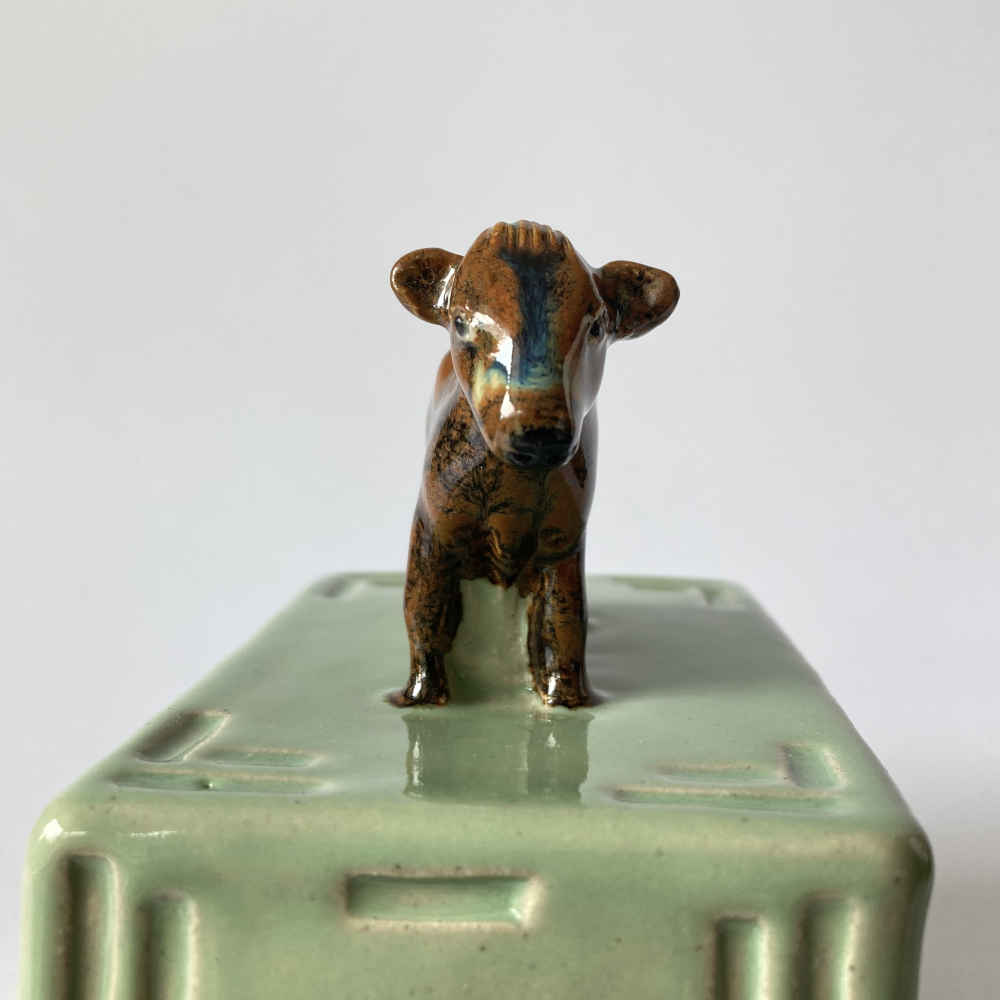 Mila VÁZQUEZ OTERO (* 1978) - Beurrier en céramique fait main avec vache - Poterie d'atelier – Image 7