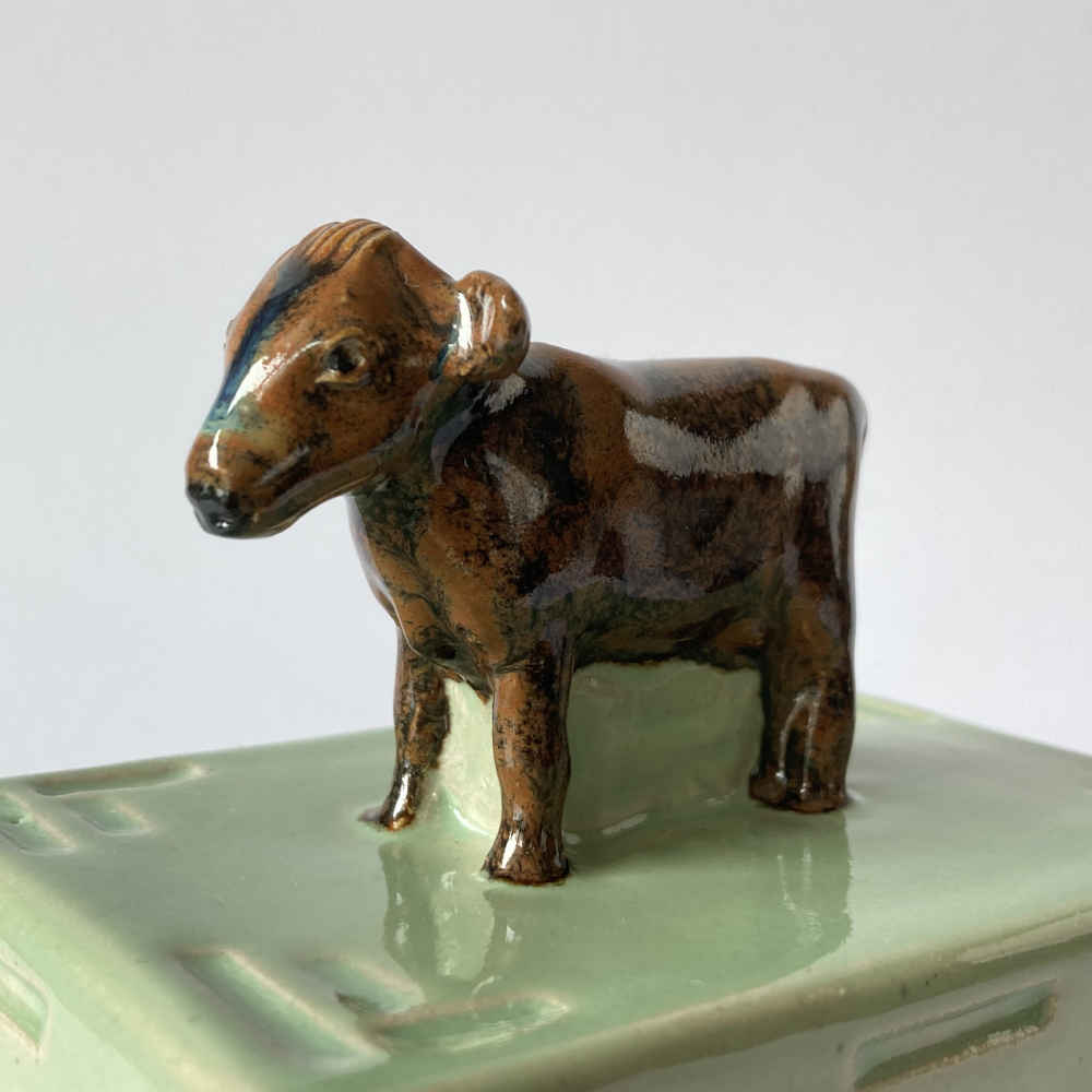 Mila VÁZQUEZ OTERO (* 1978) - Beurrier en céramique fait main avec vache - Poterie d'atelier – Image 8