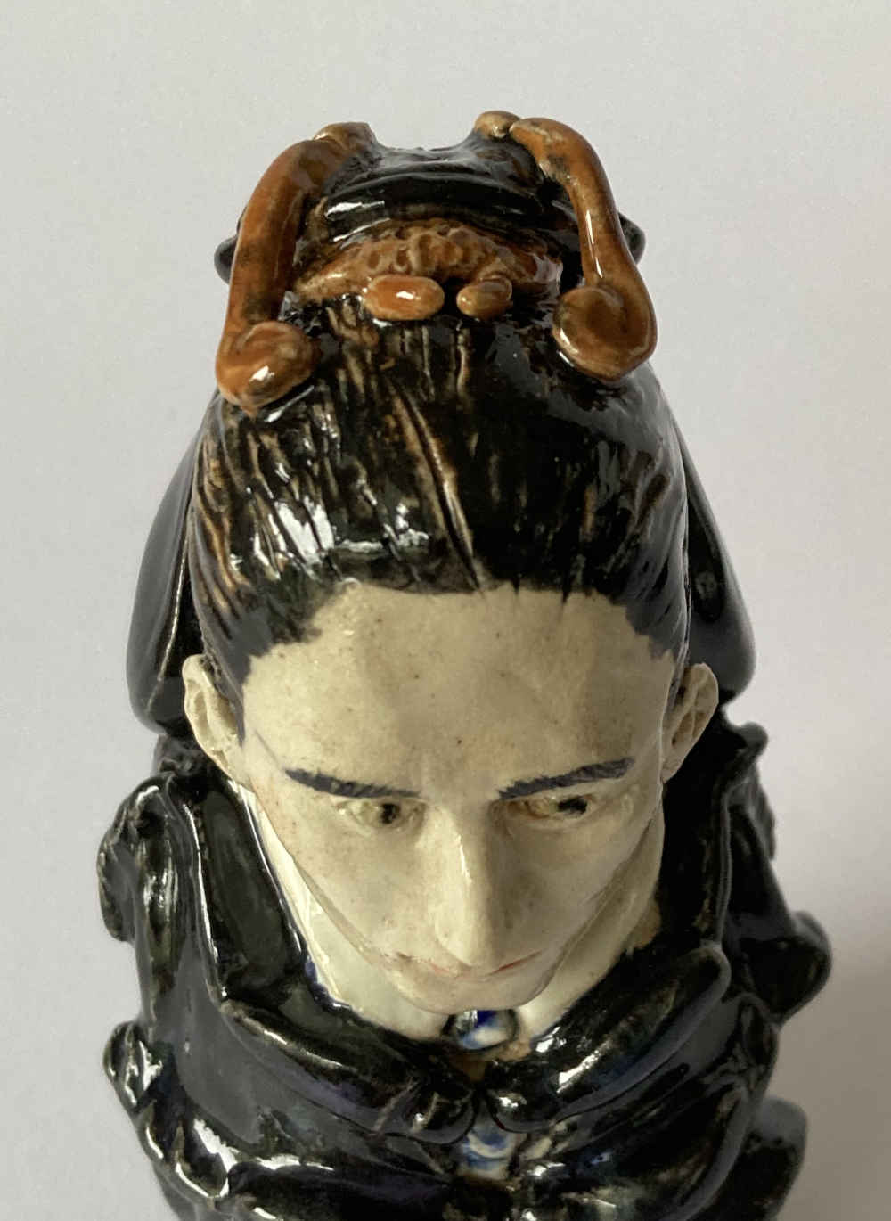 Mila VÁZQUEZ OTERO (* 1978) - Buste-Salière de Kafka - Poterie d'atelier – Image 7