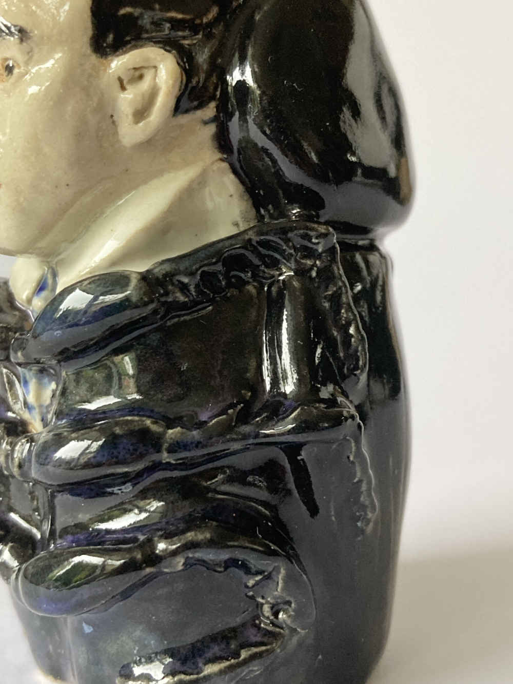 Mila VÁZQUEZ OTERO (* 1978) - Buste-Salière de Kafka - Poterie d'atelier – Image 8