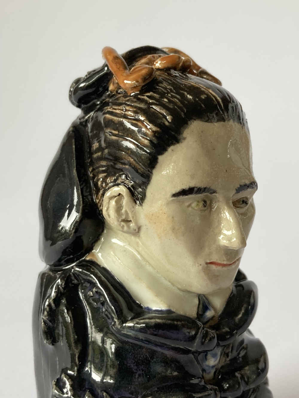Mila VÁZQUEZ OTERO (* 1978) - Buste-Salière de Kafka - Poterie d'atelier – Image 6
