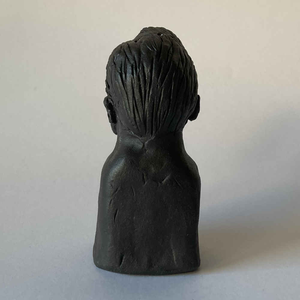 Mila VÁZQUEZ OTERO (* 1978) - Friedrich Nietzsche - Saliera in forma di busto (2) - Studio ceramica - immagine 4