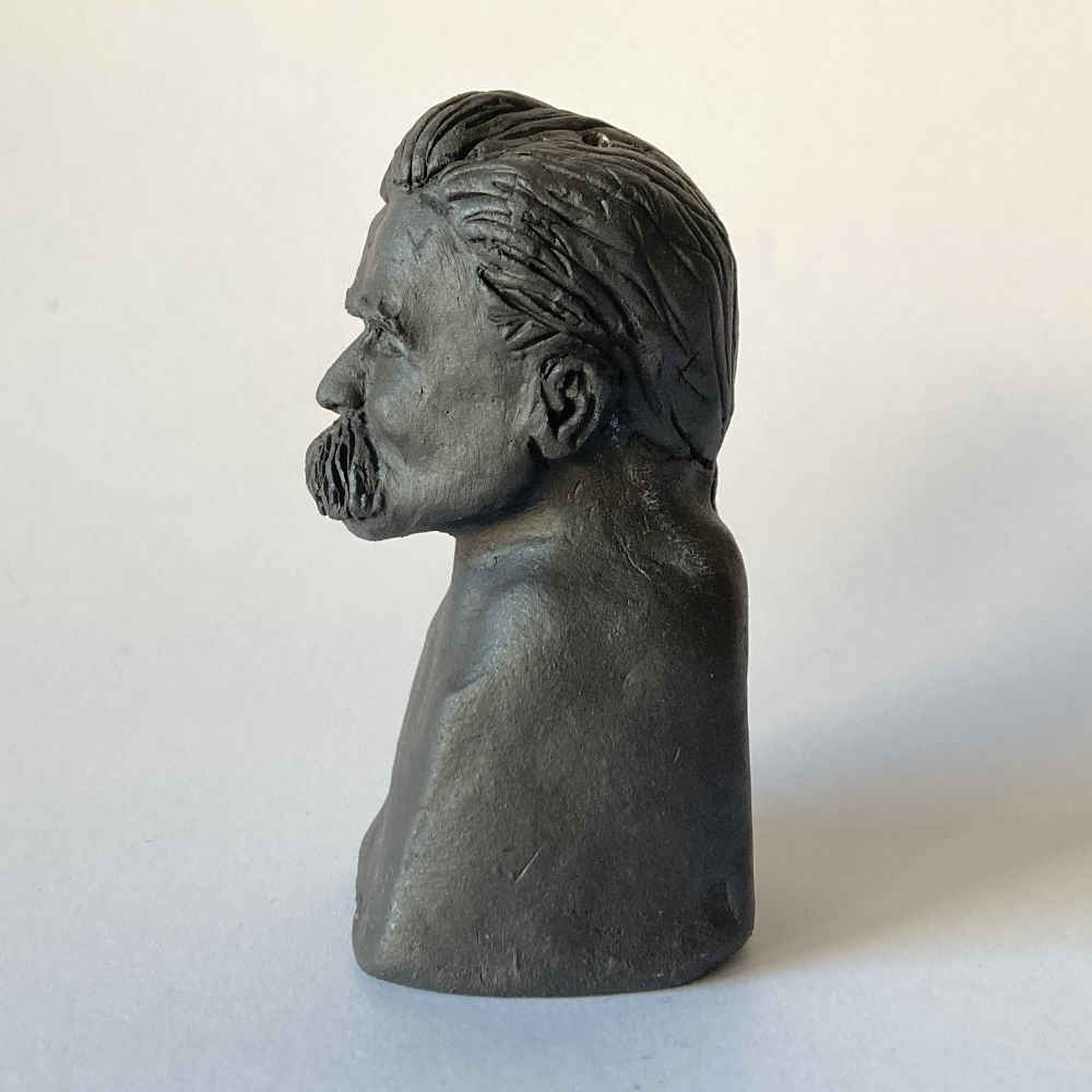 Mila VÁZQUEZ OTERO (* 1978) – Friedrich Nietzsche - Salzstreuerbüste (2) - Studiokeramik – Bild 5