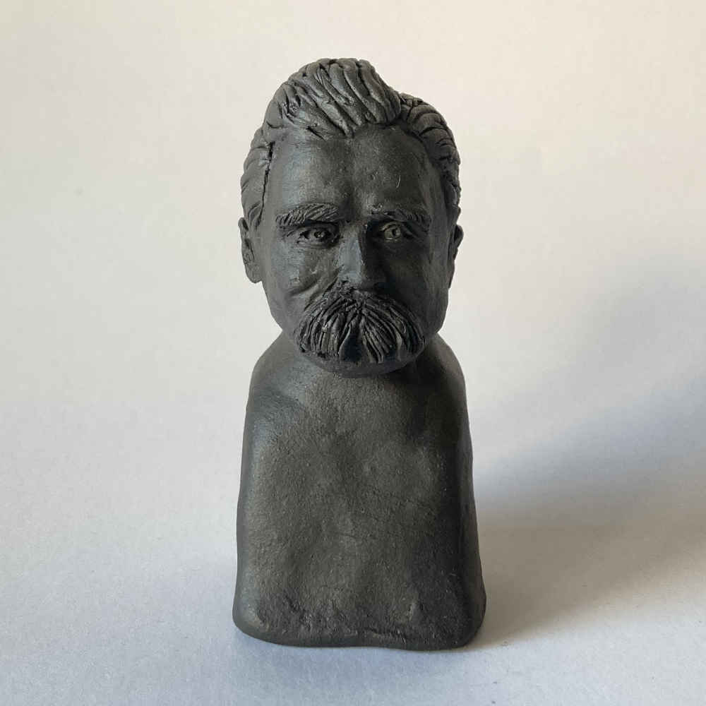 Mila VÁZQUEZ OTERO (* 1978) – Friedrich Nietzsche - Salzstreuerbüste (2) - Studiokeramik