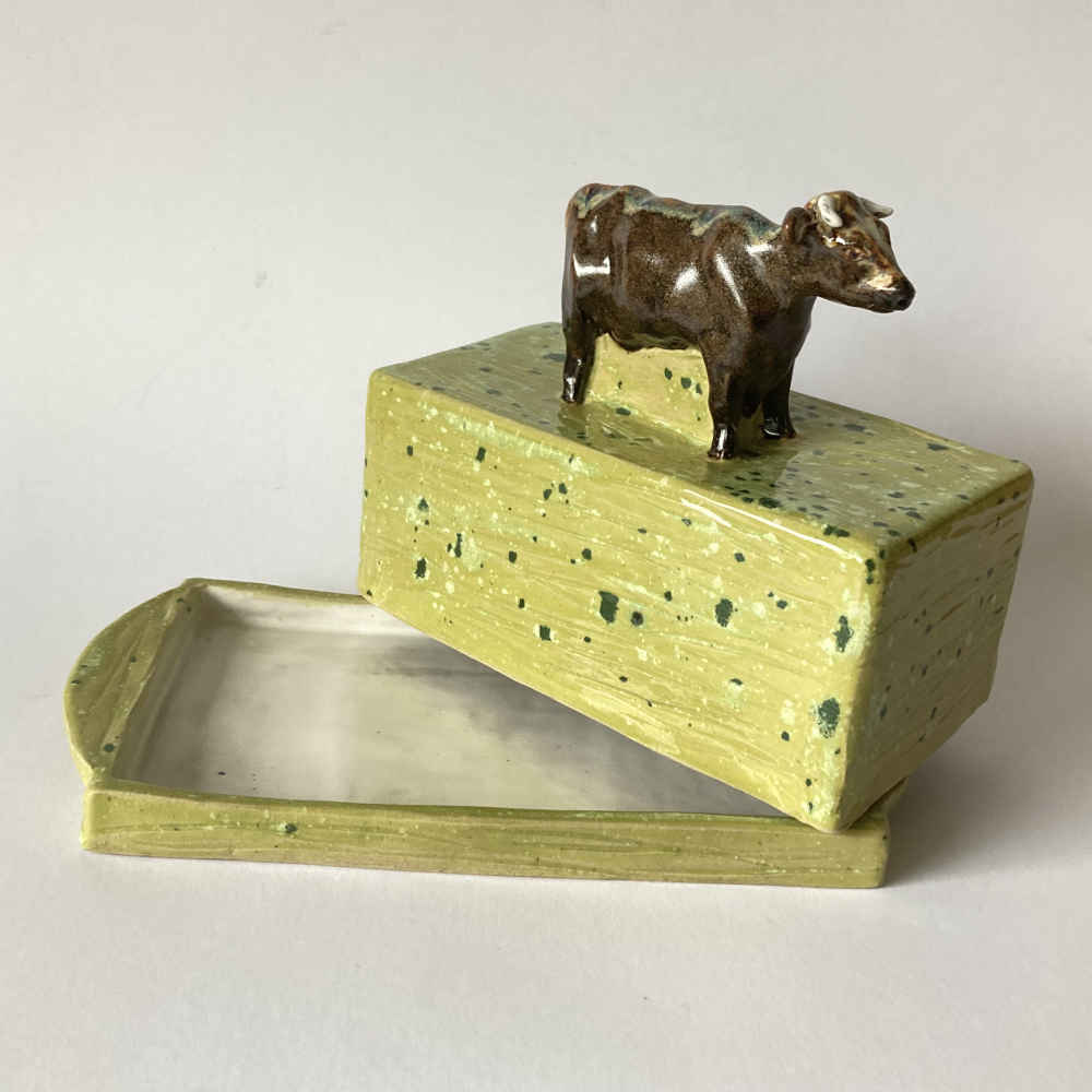 Mila VÁZQUEZ OTERO (* 1978) – Butterdose aus Keramik handgemacht mit Kuh II - Studiokeramik – Bild 6