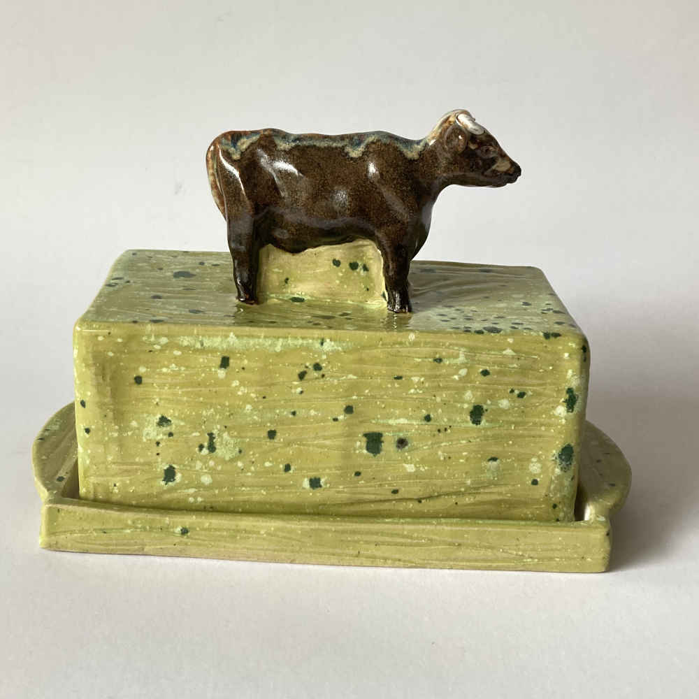 Mila VÁZQUEZ OTERO (* 1978) – Butterdose aus Keramik handgemacht mit Kuh II - Studiokeramik – Bild 5