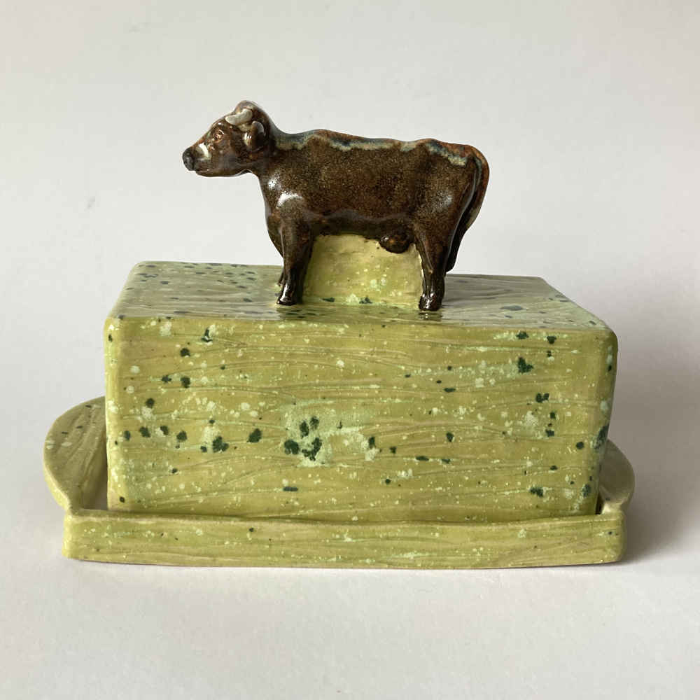 Mila VÁZQUEZ OTERO (* 1978) – Butterdose aus Keramik handgemacht mit Kuh II - Studiokeramik – Bild 2