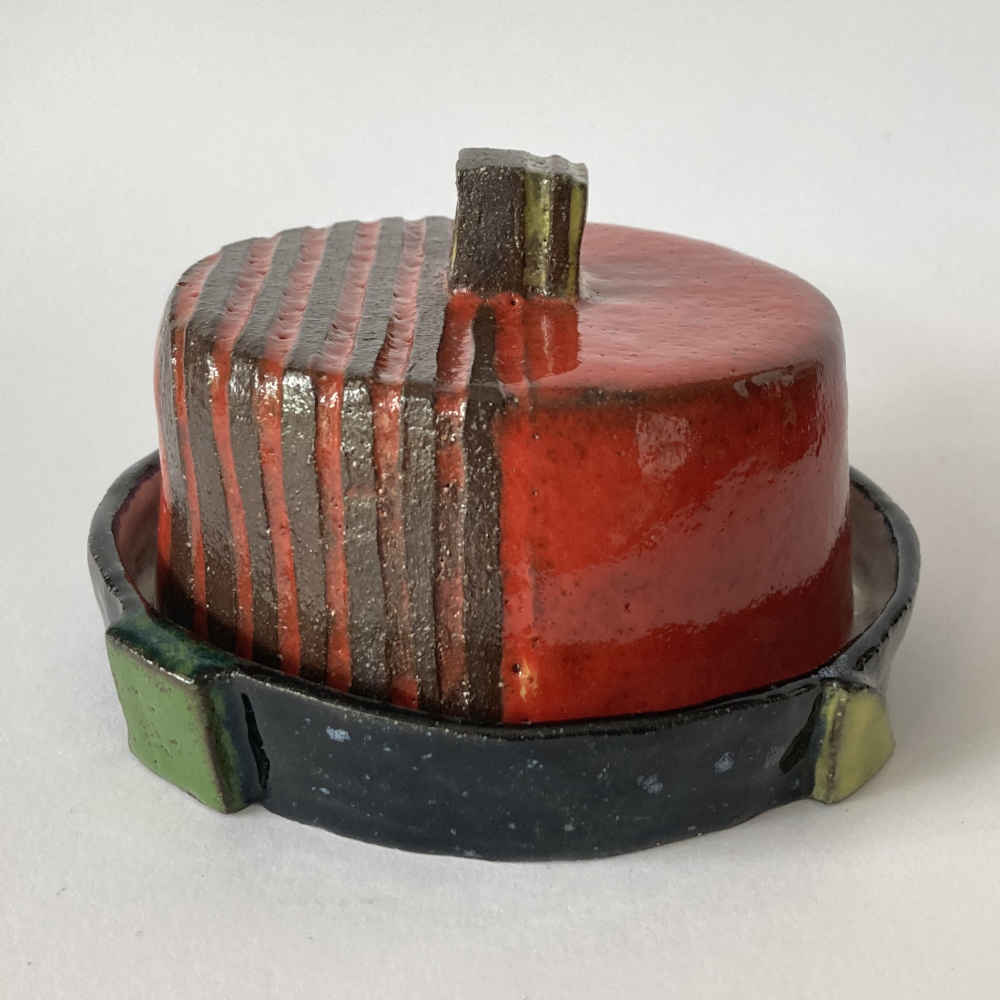 Mila VÁZQUEZ OTERO (* 1978) – Runde Butterdose aus Keramik handgemacht im Bauhausstil - Studiokeramik – Bild 4