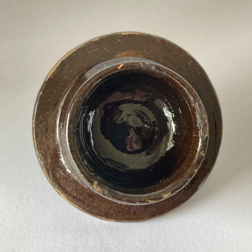 MUSÉE CÉRAMIQUE – Cafetera negra con lazo en forma de ocho – Mayólica de Thun - Imagen 14