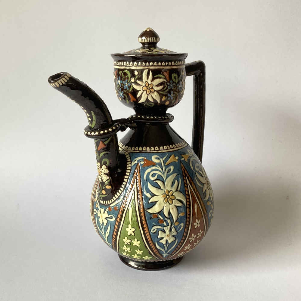 MUSÉE CÉRAMIQUE – Cafetera negra con lazo en forma de ocho – Mayólica de Thun - Imagen 2