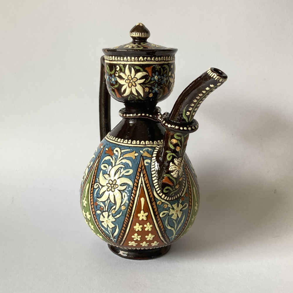 MUSÉE CÉRAMIQUE – Cafetera negra con lazo en forma de ocho – Mayólica de Thun - Imagen 4