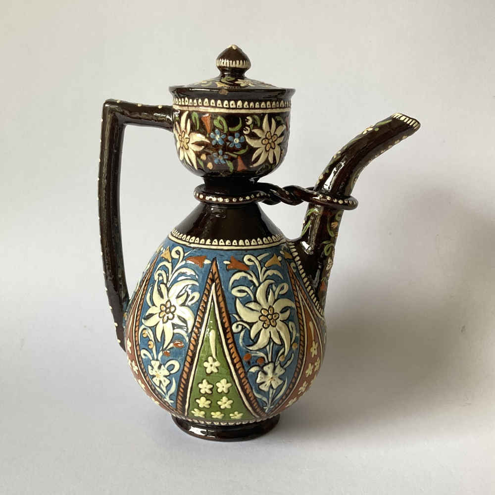MUSÉE CÉRAMIQUE – Cafetera negra con lazo en forma de ocho – Mayólica de Thun - Imagen 5