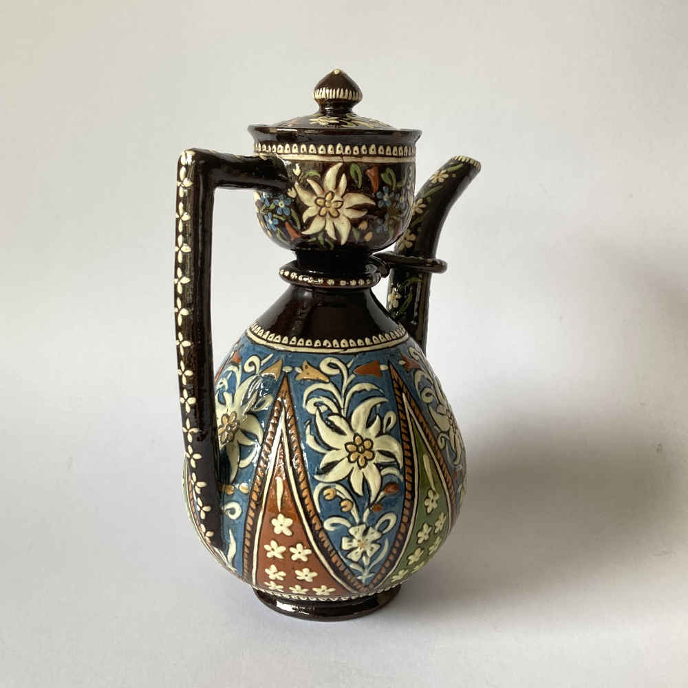 MUSÉE CÉRAMIQUE – Cafetera negra con lazo en forma de ocho – Mayólica de Thun - Imagen 6