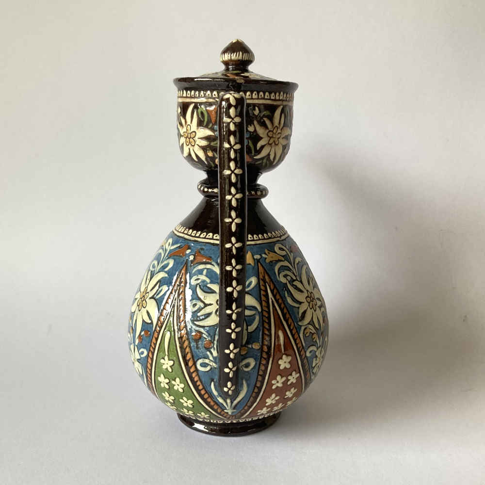 MUSÉE CÉRAMIQUE – Cafetera negra con lazo en forma de ocho – Mayólica de Thun - Imagen 7