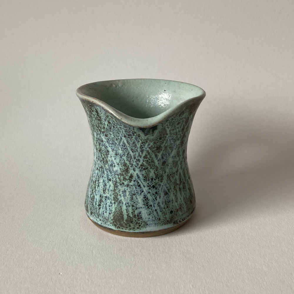 Tessa KIDICK (* 1915, † 2002) - Grünes Keramik-Kännchen - Studiokeramik – Bild 3