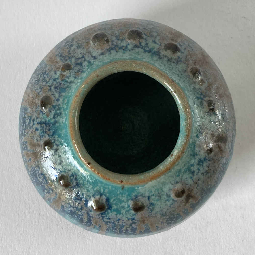 Tessa KIDICK (* 1915, † 2002) - Kleine Vase mit Laufglasur - Studiokeramik – Bild 7