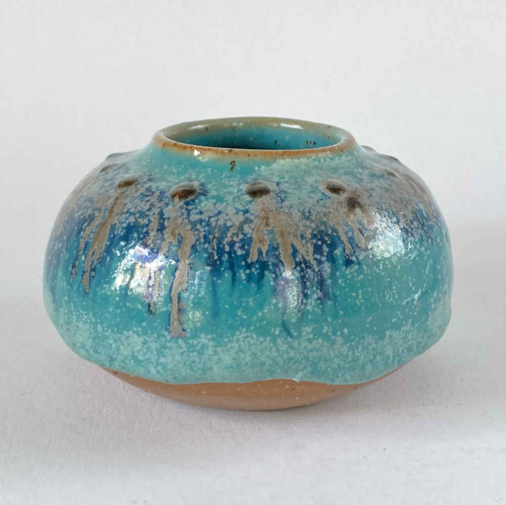 Tessa KIDICK (* 1915, † 2002) - Kleine Vase mit Laufglasur - Studiokeramik – Bild 3